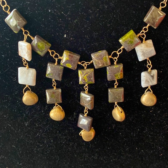 Locally made: Ladies Agate layered statement necklace. - Picture 2 of 4